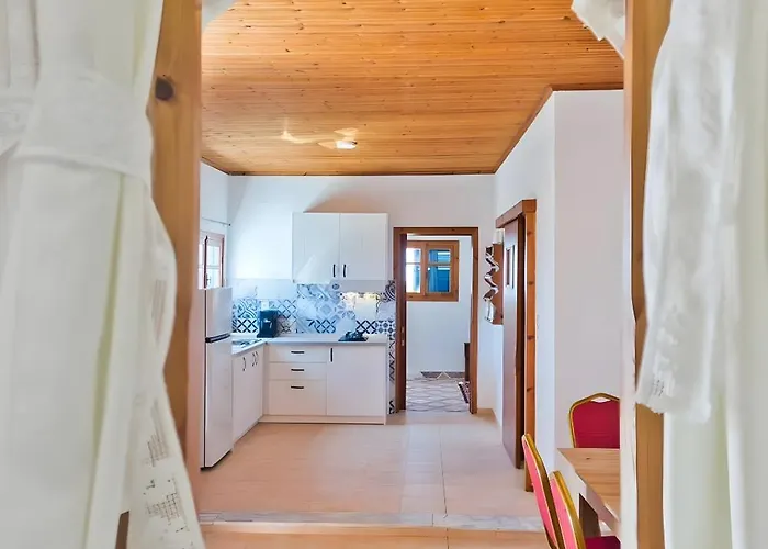 Kouri Traditional House بيت للعطل